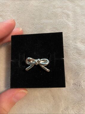 Bow Shaped Ring